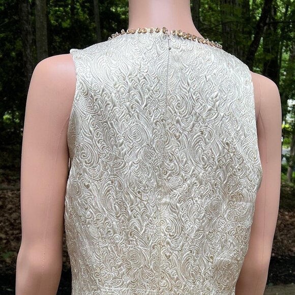 Maggy London Metallic Gold Dress w/ Distinctive Neckline & Raised Pattern size 6 - Picture 3 of 6